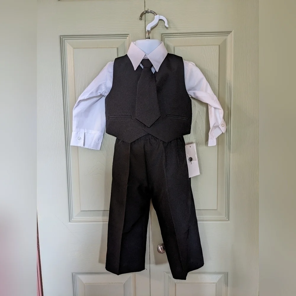 New  4pc boys suit, black dress pants, vest and Tie, white dress shirt, T8MIS